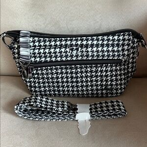 EUC Lug Dash Classic Crossbody Bag in Micro Houndstooth 🖤🤍